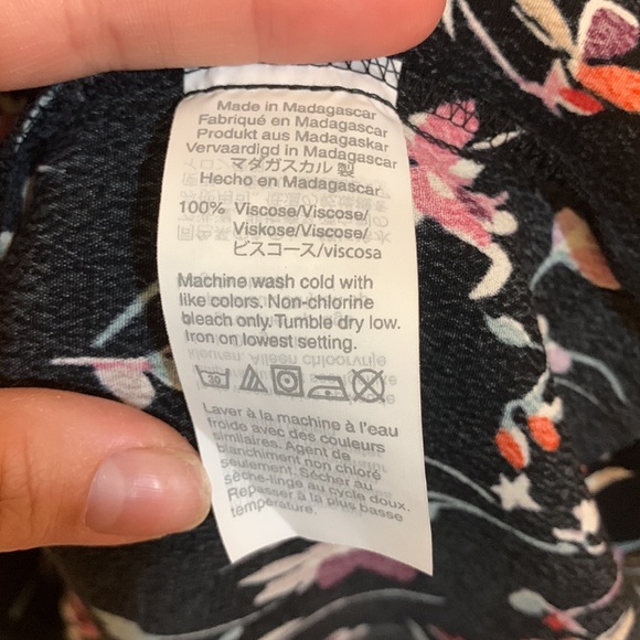 Madewell Drifting Flowers Rhyme Top V Neck in Tossed Floral True Black Sz S - Picture 6 of 10